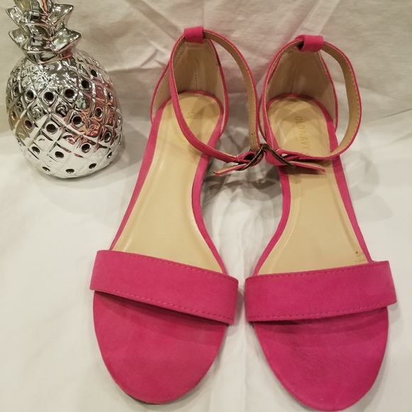 Old Navy Shoes - 🌸Old Navy Ankle Strap Open Toe Sandals
